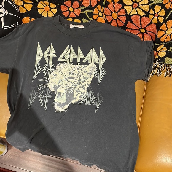 Daydreamer, Def Leppard Shirt 🐯 - Picture 2 of 6
